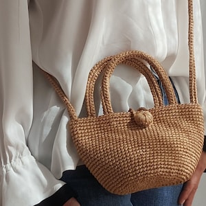 MOTIF au crochet, mini sac panier en raphia, sac bandoulière avec fermeture à bouton, tutoriel PDF de sac à main bricolage, sac à main d'été en paille