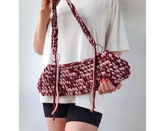 Crochet Bag Pattern: TWEETY T-shirt Yarn Baguette Bag, Digital Shoulder Bag PDF/Video Tutorial, DIY Easy Summer Purse with Metal Ring Detail