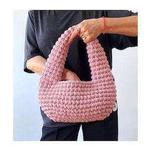 Crochet Bag PATTERN: BETTY T-shirt Yarn Large Hobo Bag, Chunky/Bulky Egg Shaped Shoulder Purse, Fringed Handbag Digital PDF/Video Tutorial