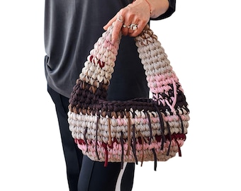 Crochet Bag PATTERN: BETTY T-shirt Yarn Large Hobo Bag, Chunky/Bulky Egg Shaped Shoulder Purse, Fringed Handbag Digital PDF/Video Tutorial
