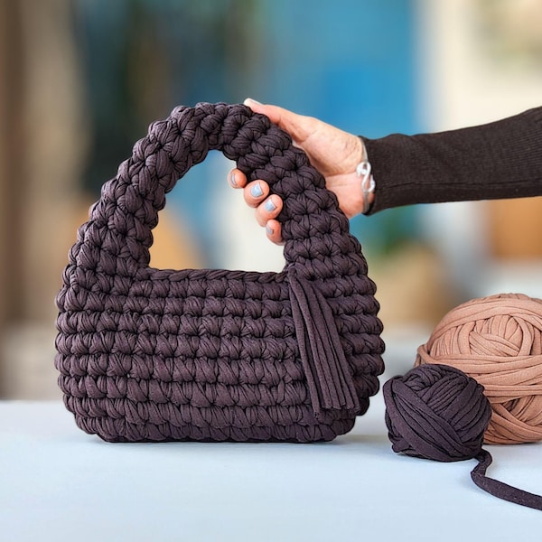 Crochet Bag PATTERN: Lydia T-shirt Yarn Hobo Bag, DIY Chunky Egg Shaped Handbag, Fringed Women Purse Pdf/Video (Digital Download)