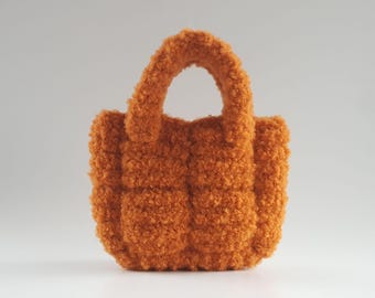 Crochet PATTERN: NOLA Furry Tote Bag Pattern, Fluffy Wool Handbag, Sherpa Fall Purse Pdf/Video Digital Tutorial