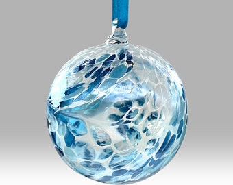 Blauer 8 cm handgemachter hängender Freundschaftsball - mit benutzerdefinierten Muttertag, Geburtstag, Jahrestag, danke Optionen - von Nobile Glassware