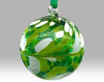 Green 10cm Handmade Hanging Friendship Ball - with custom Mother's Day, Birthday, Anniversary, Thank you options - By Nobile Glassware