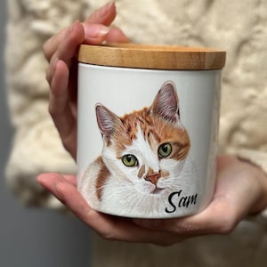 Urna con retrato de mascota personalizada: tarro de cerámica pintado a mano con tapa de madera. Recuerdo conmemorativo personalizado para mascotas pequeñas de hasta 8 kg.