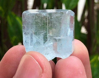 77 Carats Beautiful Complete Terminated Damage Free Aquamarine Transparente Crystal