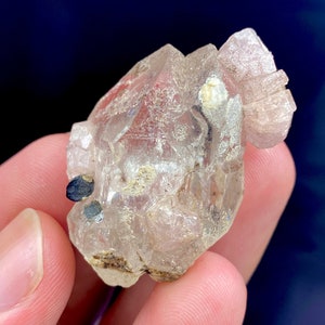 Belle couleur rose appétit de 517,5 carats avec cristal de quartz clair, spécimen de cartel, minéraux, pierres précieuses