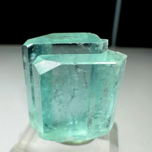 60 Carats Beautiful Terminated and Transparent Aquamarine Complete Crystal .  Specimens, Minerals, gems