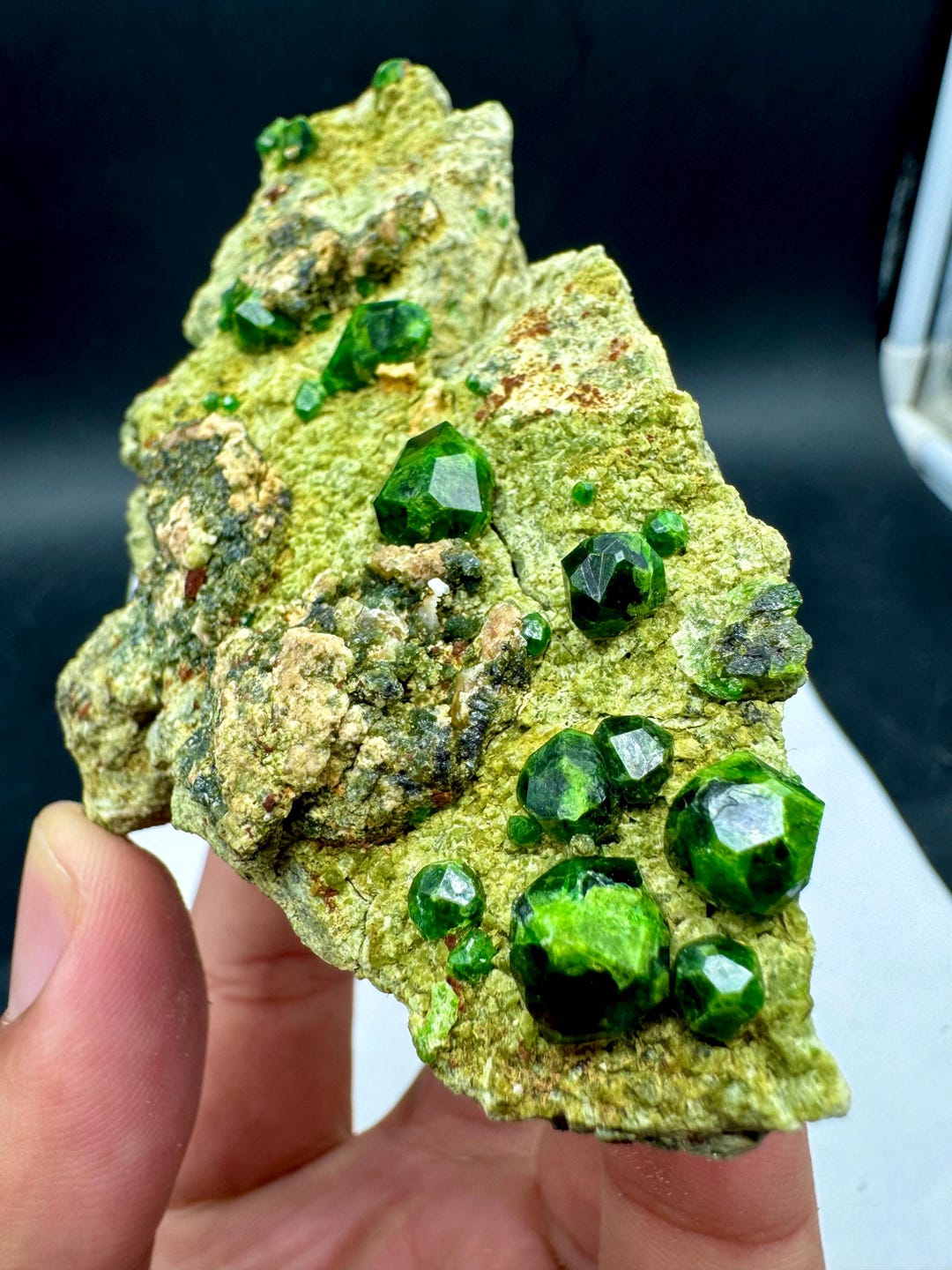 2200 Carats Beautiful Demantiod Green Garnet Top Quality Crystal ...
