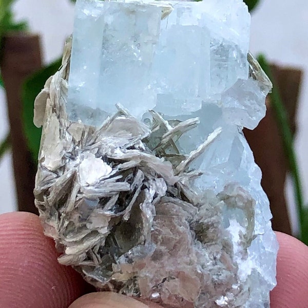 107.5 Carats Natural Beautiful aquamarine Crystal with Muscovite Specimen