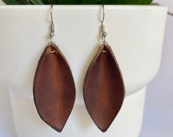 GENUINE LEATHER EARRINGS, lightweight earrings, dangle earrings, brown leather, leaf earrings, pinched earrings, handmade 100%