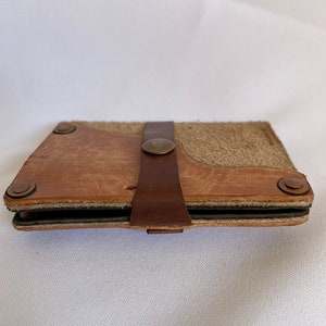 PORTEFEUILLE HOMME, style unique et ORIGINAL. Pour les amoureux de l'individuel et du différent. Excellente qualité, confectionné en cuir artisanal. Cadeau!