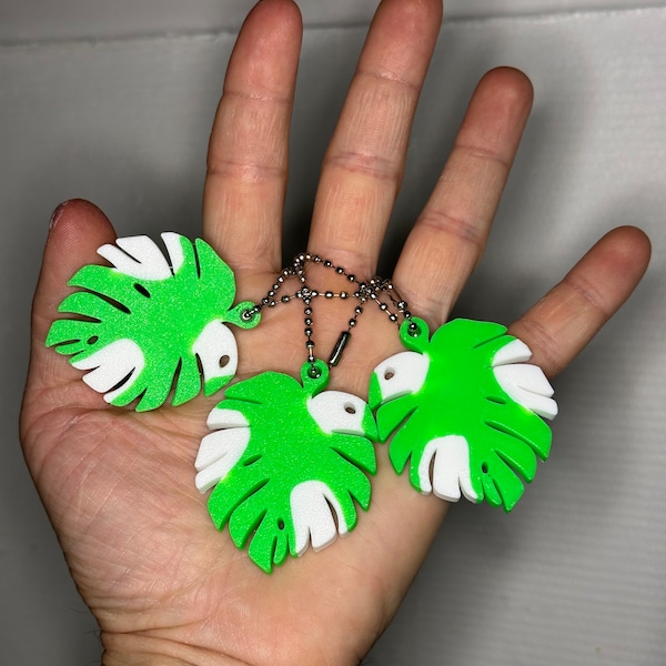 Porte-clefs bicolore monstera variegata imprimer en 3D, pour donner une touche de nature à vos clefs !
