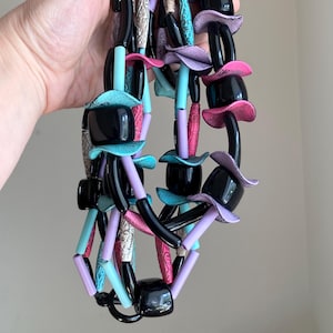Cool vintage 80s Iris Apfel style designer Italian very-very large bright accent plastic necklace; statement, runway