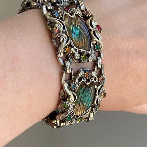 Selro Selini zeldzame vintage jaren 1950 prachtige dikke goudkleurige armband - kleurrijke gevormde glazen cabochons en strassteentjes; verklaring: