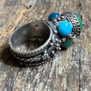 Antique/vintage Filigree Sterling 925  Yemeni Jewish Sana&#39;a Ethnic Tribal Ring with Jadeite and other stones ; 50s