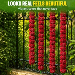 K&ouml;nnte beinhalten: Vier vertikale Girlanden aus dunkelroten k&uuml;nstlichen Ringelblumen, die an einem schwarzen Metallzaun h&auml;ngen. Der Text oben lautet: LOOKS REAL FEELS BEAUTIFUL. Darunter steht der Text: Vibrant colors that never fade. Die Bl&uuml;ten sind dicht.