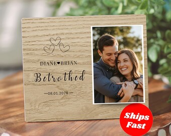 Engagement Gift, Personalized Engagement Picture Frame for Couples, Custom Engagement Keepsake, Newly Engaged Gift, Mr & Mrs Plaque