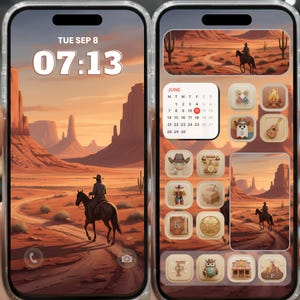 Op de afbeelding: Smartphone scherm met een western thema. Het vergrendelscherm toont een cowboy te paard in een woestijnlandschap. Het startscherm heeft thema-app-pictogrammen en een kalender voor juni.