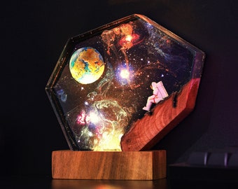 INTERSTELLAR Epoxy Lampe Schwerkraft im interstellaren Raum Harz Holz Lampe Gamer Schreibtisch Dekor, Astronaut Harz Nachtlicht, Galaxie Lampe