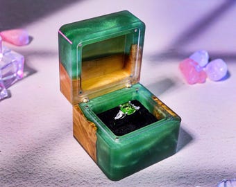 Emerald ENGAGEMENT RING BOX, wedding ring box, ring box proposal, wooden ring box, anniversary ring box, jewelry box, silver ring wood resin