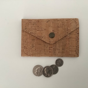 Cartera de corcho, cartera fina de corcho, cartera minimalista, corcho, cartera con cierre a presión, cartera pequeña, cartera pequeña de corcho