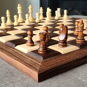 Tablero de ajedrez elevado