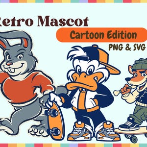 Può includere: Tre mascotte dei cartoni animati, un coniglio, un'anatra e una volpe, stanno facendo skateboard. Il coniglio è grigio con una camicia rossa, l'anatra è bianca con una camicia blu e arancione, e la volpe è arancione con una camicia nera e verde. Il testo "Retro Mascot Cartoon Edition PNG & SVG" è nella parte superiore dell'immagine.