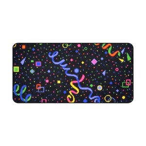 Könnte beinhalten: Schwarzer Teppich mit einem Konfetti-Muster mit bunten Bändern, Quadraten und Punkten.