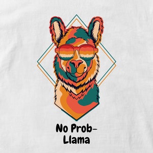 以下が含まれることがあります： サングラスをかけたカラフルなラマ。下に「No Prob-Llama」の文字があります。