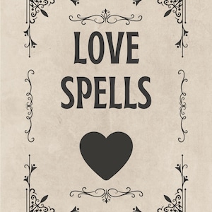 Pode incluir: Um sinal de estilo vintage com uma moldura decorativa e o texto "LOVE SPELLS" em letras pretas. Um coração preto está centralizado abaixo do texto.