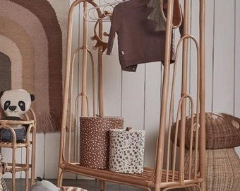 Porte-vêtements en rotin avec cintres, armoire en rotin, rangement pour vêtements, porte-vêtements en bois, rangement pour vêtements, assemblage de porte-vêtements.