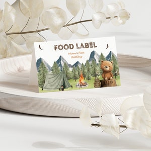 Cartes avec nourriture tente One Happy Camper, étiquettes de nom de fête d'anniversaire de camping, marque-places fête des bois, cartes places assises pour table d'anniversaire des bois