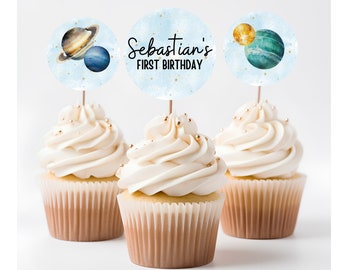 Decorazioni per cupcake di buon compleanno nello spazio / Decorazioni per torte per la festa del primo viaggio intorno al sole / Modello Canva modificabile / Download digitale