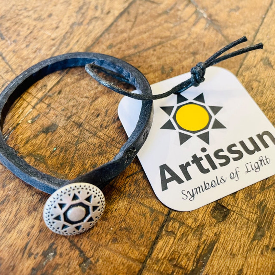Sun Shield Loop Bracelet - Etsy