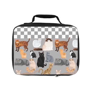 Może przedstawiać: Czarna torba na lunch z kratką i powtarzającym się wzorem kolorowych kotów. Koty są w różnych pozach i ras.