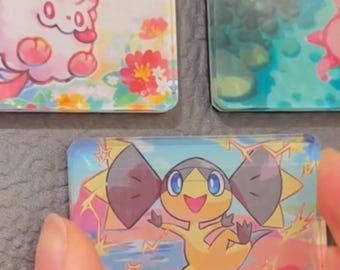 Set di magneti per carte Pokémon fai da te, set da 4 pezzi per frigorifero | Piastra in acrilico + magnete adesivo | Riciclo creativo per carte Pokémon in grandi quantità