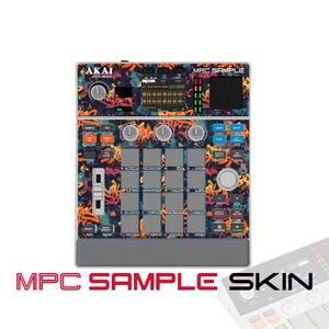 以下が含まれることがあります： オレンジ、ティール、ブラックのグラフィティ柄スキンを施したAkai Professional MPC Sample音楽制作コントローラー。中央のディスプレイ画面、16個のスクエアパッド、複数のコントロールノブ、スライダー、テキストラベル付きの各種ファンクションボタンを備えています。右上にMPC SAMPLEの文字が印字されています。