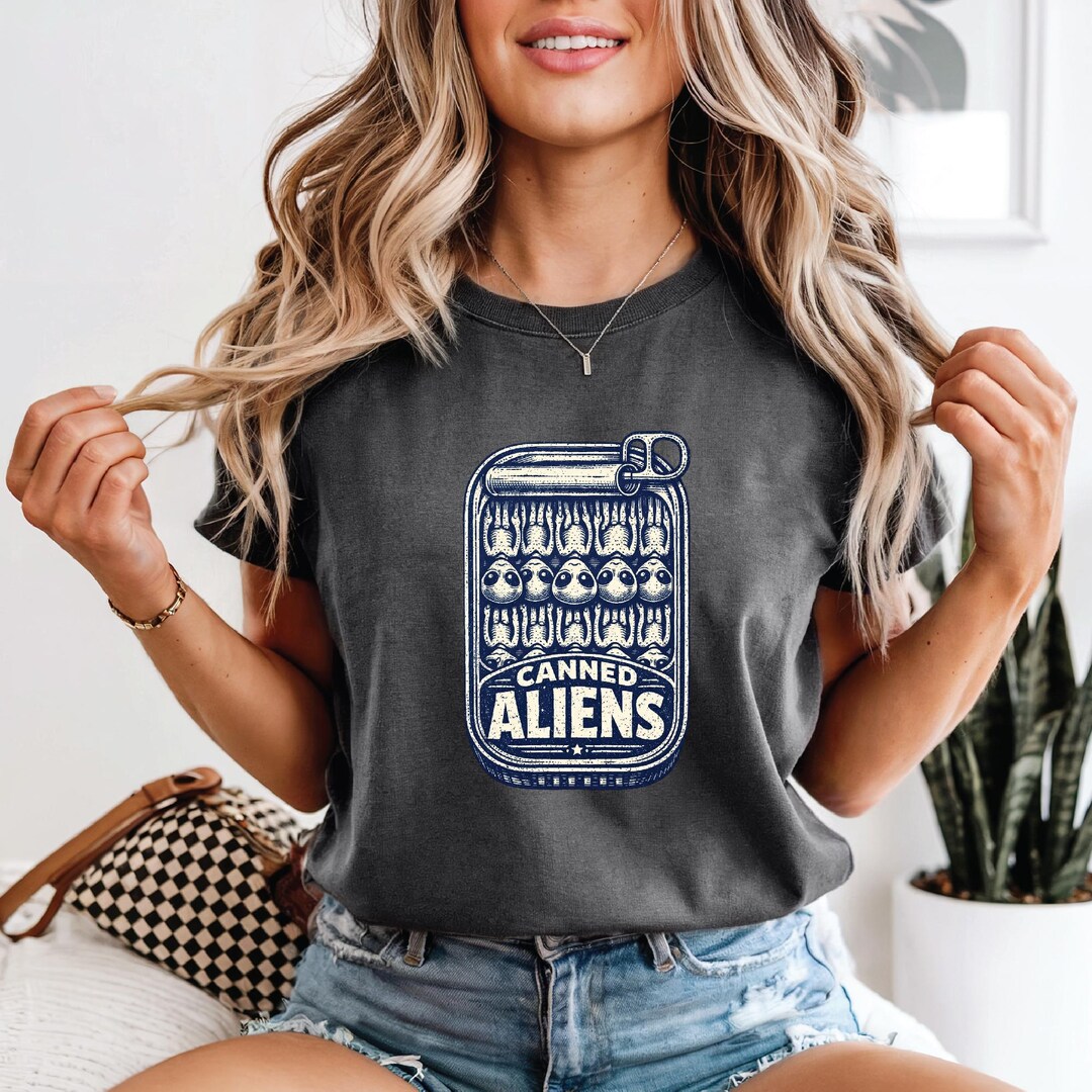 Graphic Alien T-shirt, Space Traveler Gift, UFO Tee - Etsy