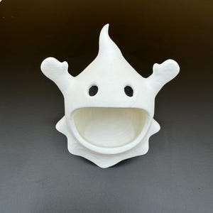 Magnetic ghost jumping spider hide