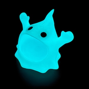 Magnetic glow ghost jumping spider hide