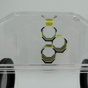 Magnetic Glow Striped Triple Hex hide for jumping spiders “yellow”