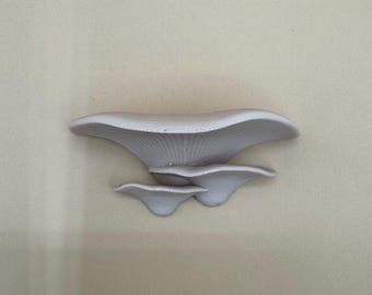 Magnetic mushroom ledge *Built In Magnet*
