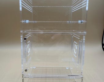 Terrario para arañas saltarinas “Bricktop 2.0” de 5x5x8 pulgadas.