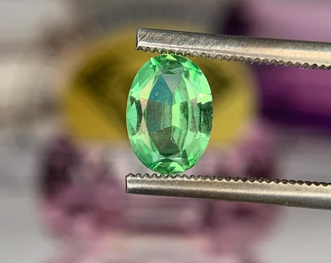 0.64ct. Natural green Tsavorite garnet Tanzania 6.4x4.6 mm #2146
