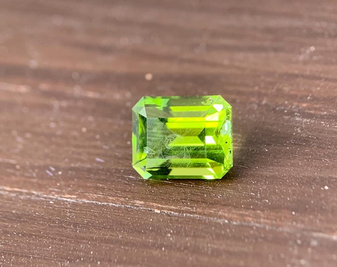 2.27ct. Peridot Gemstone Supat Pakistan 8.1x6.4 mm #2165