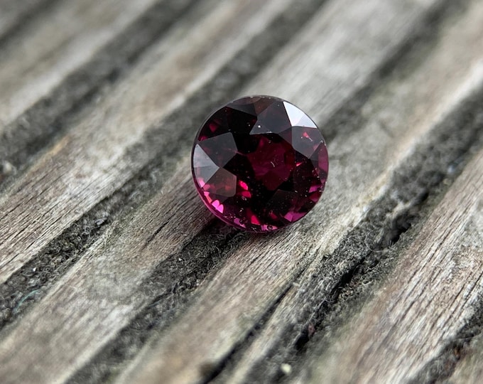 1.02ct. Natural Rhodolite Garnet | Genuine rhodolite garnet | Madagascar 5.1 mm | natural gemstone | gem | gemstone | jewelry #1987