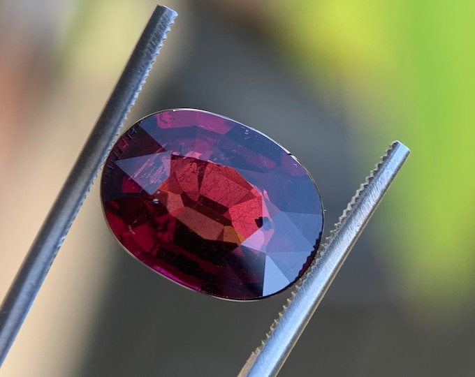 5.28ct. natural Rhodolite Garnet | 12 x 9 mm | red/purple Madagascar | Rhodolite Garnet | gemstone | unheat | gemstone | untreated #817