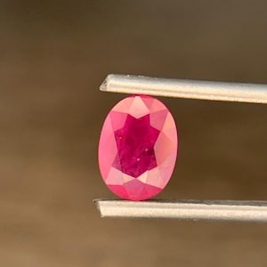 0,98 ct. Naturlig lila röd rubin | Naturlig rubin | Moçambique | Uppvärmd | Uppvärmd | #1206