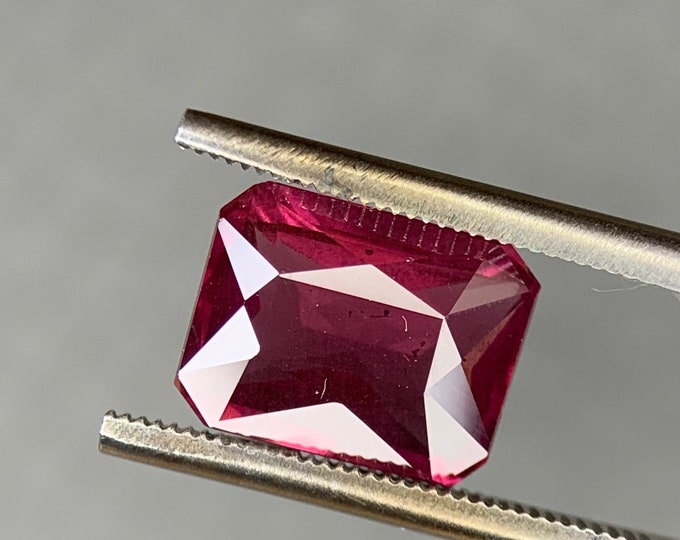 2.59ct. Natural Rhodolite Garnet | Madagascar | 8.8x6.8x4.0 | top color SI1 | untreated gemstone | natural rhodolite garnet #1093